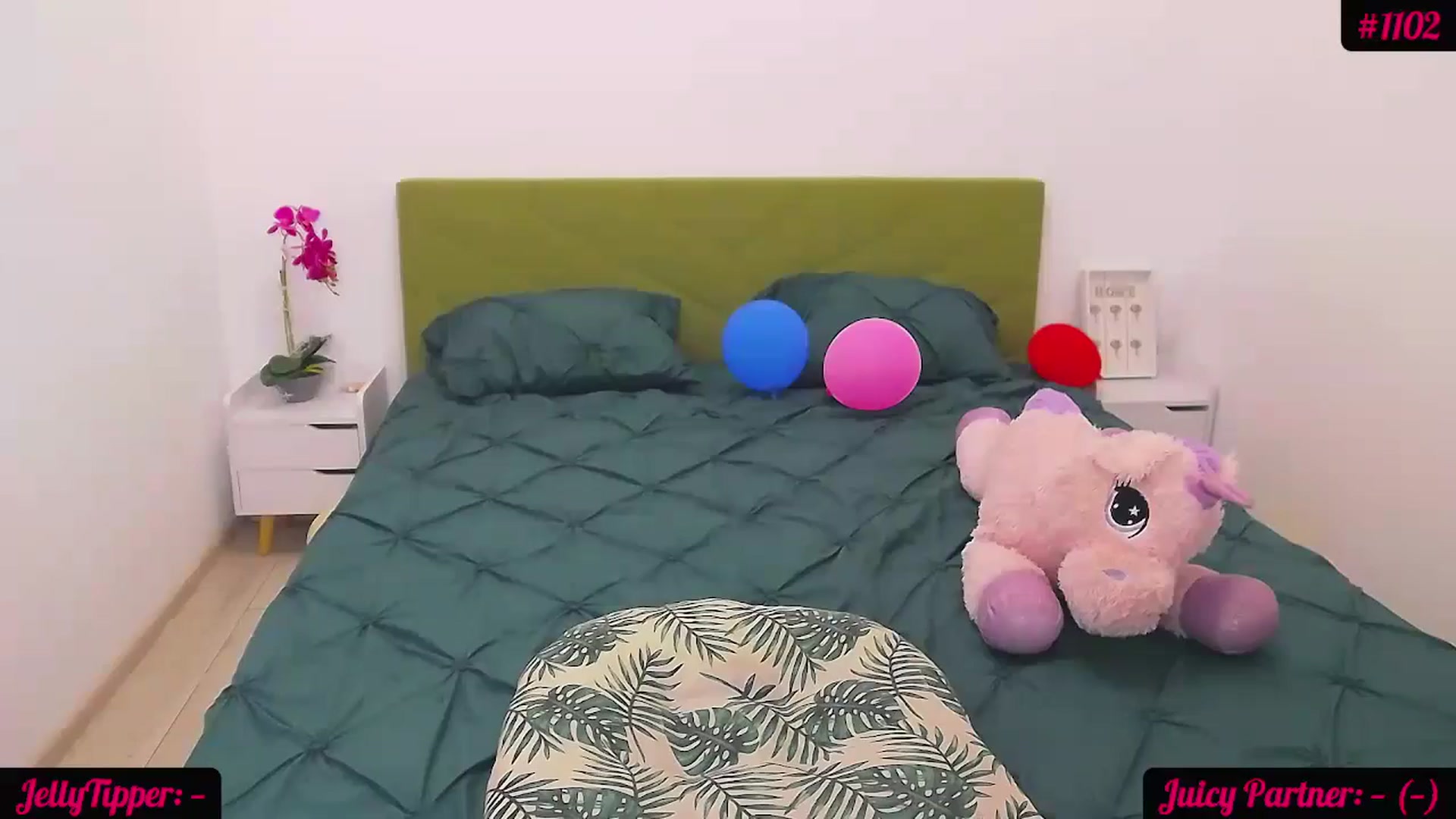 Gallery image thumbnail from JuicyJelly_'s myfreecams stream on, 06/25/2024, 16:46 image 13 of 20