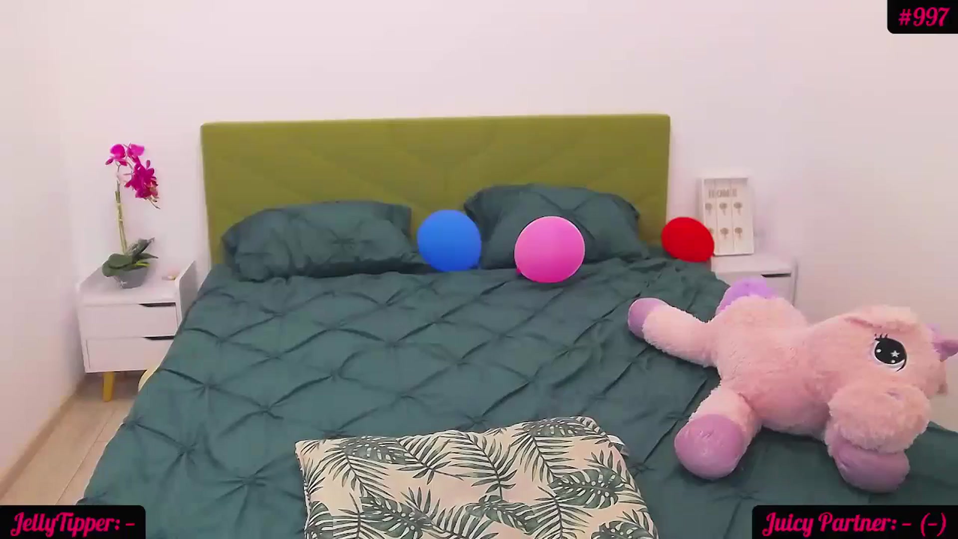 Gallery image thumbnail from JuicyJelly_'s myfreecams stream on, 06/25/2024, 19:26 image 19 of 20