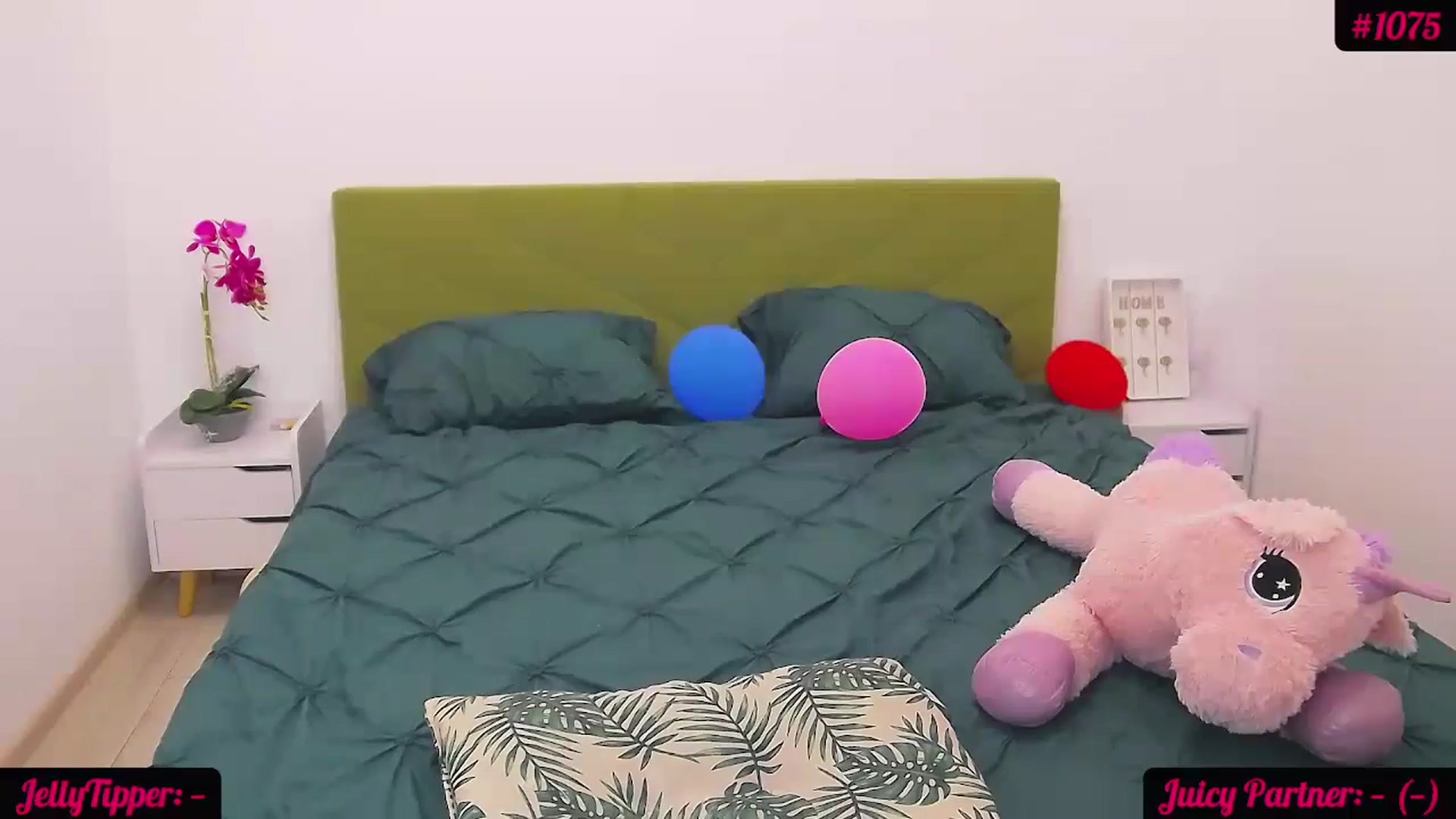 Gallery image thumbnail from JuicyJelly_'s myfreecams stream on, 06/27/2024, 17:11 image 10 of 20