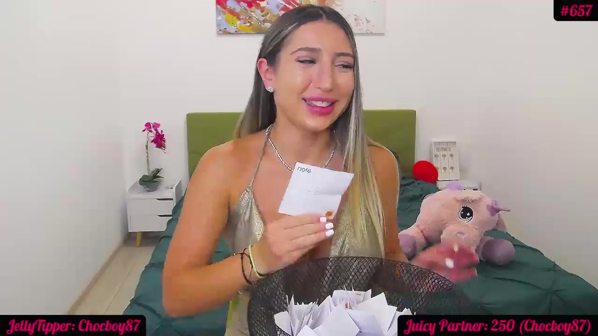 Gallery image thumbnail from JuicyJelly_'s myfreecams stream on, 06/28/2024, 19:45 image 13 of 20