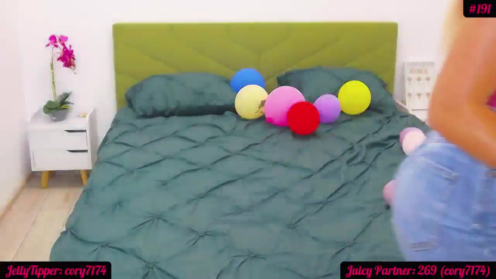 Gallery image thumbnail from JuicyJelly_'s myfreecams stream on, 07/01/2024, 19:35 image 2 of 20