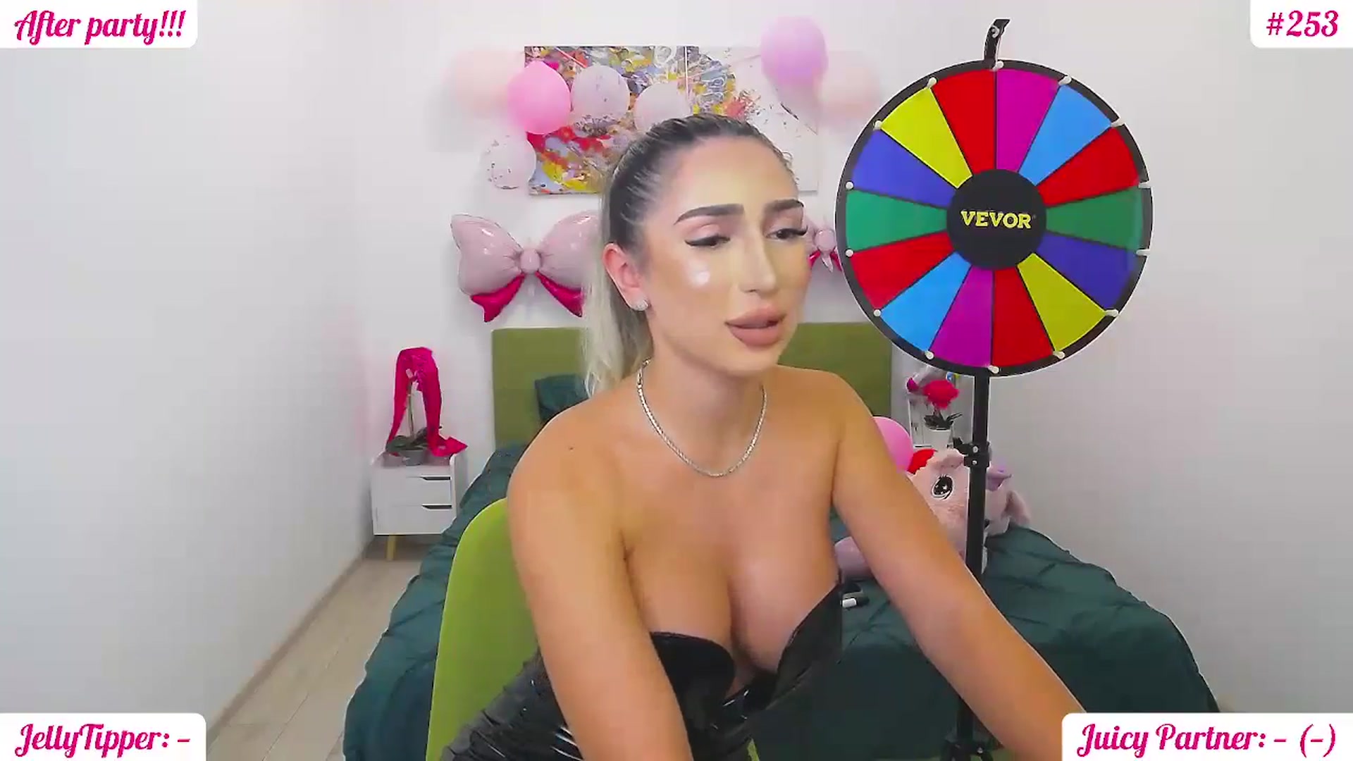 Gallery image thumbnail from JuicyJelly_'s myfreecams stream on, 07/18/2024, 16:06 image 2 of 20