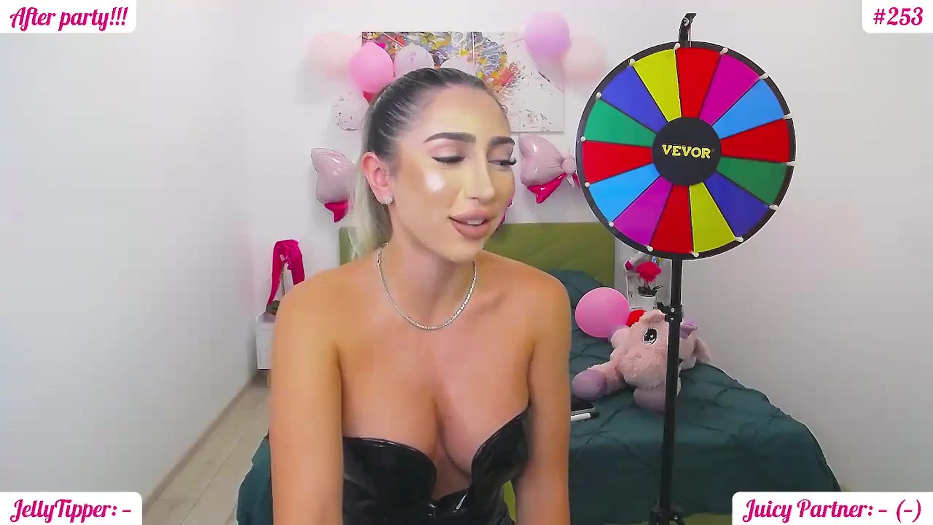 Gallery image thumbnail from JuicyJelly_'s myfreecams stream on, 07/18/2024, 16:06 image 3 of 20