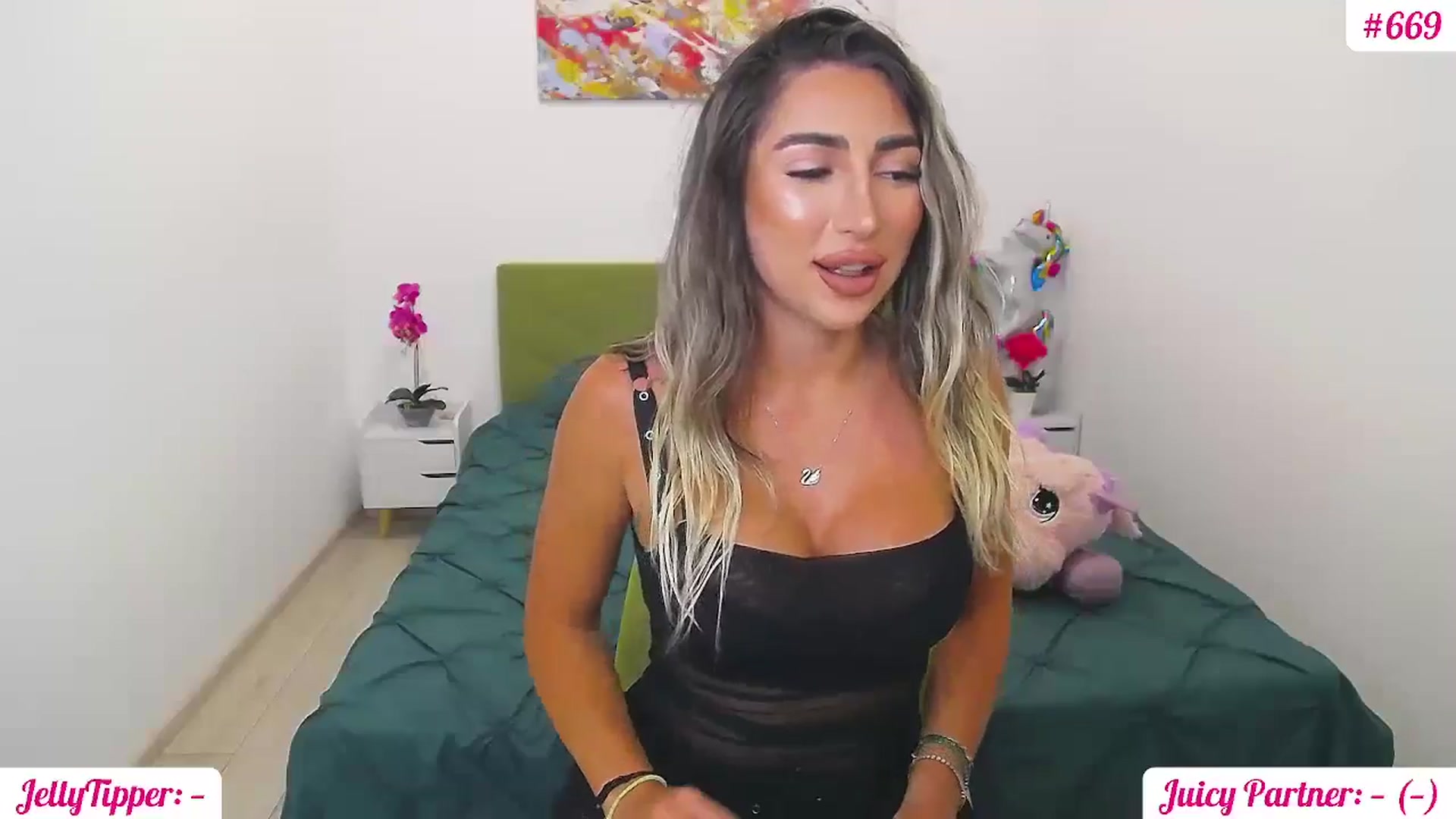 Gallery image thumbnail from JuicyJelly_'s myfreecams stream on, 08/29/2024, 16:03 image 19 of 20