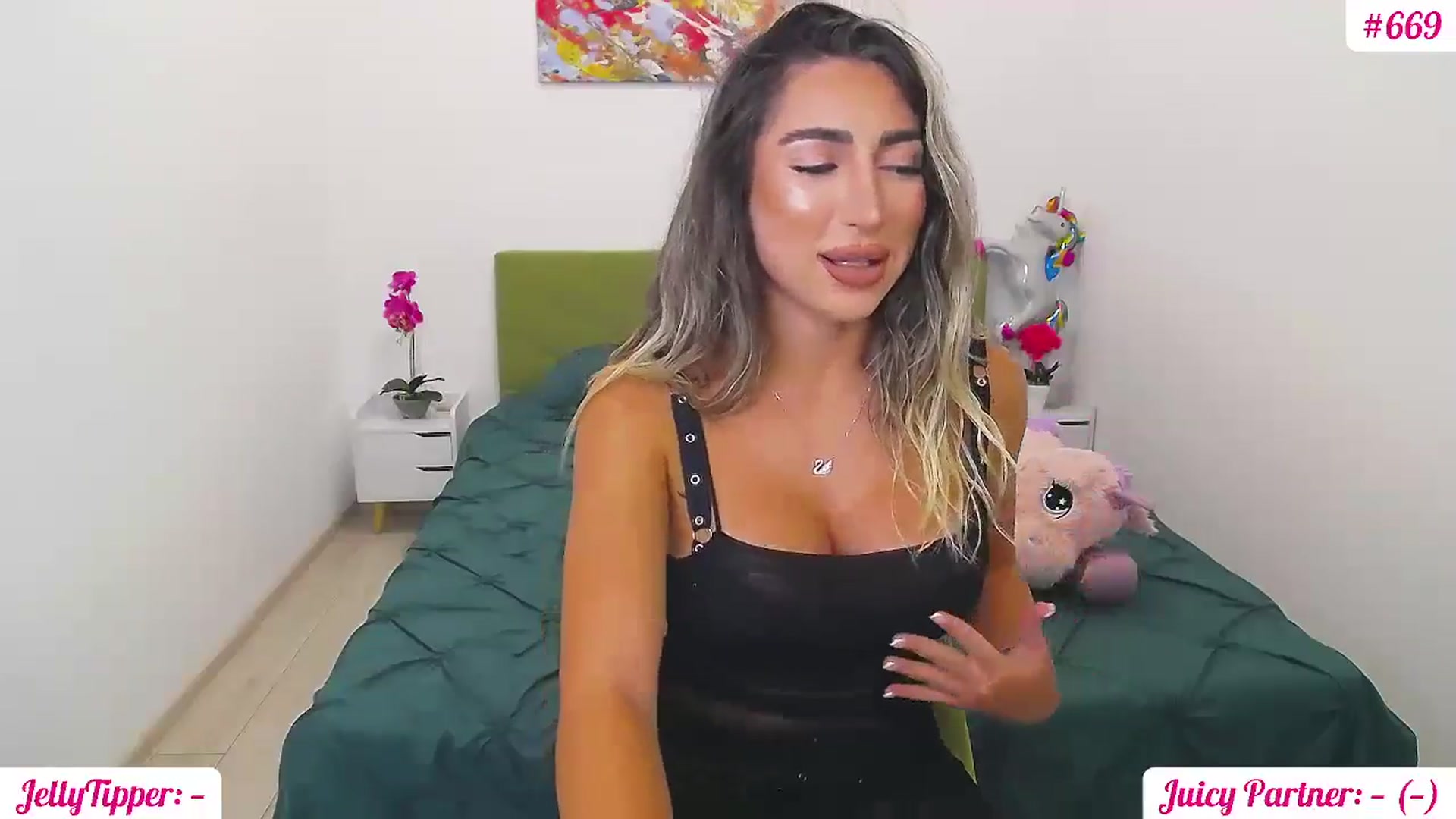 Gallery image thumbnail from JuicyJelly_'s myfreecams stream on, 08/29/2024, 16:03 image 13 of 20