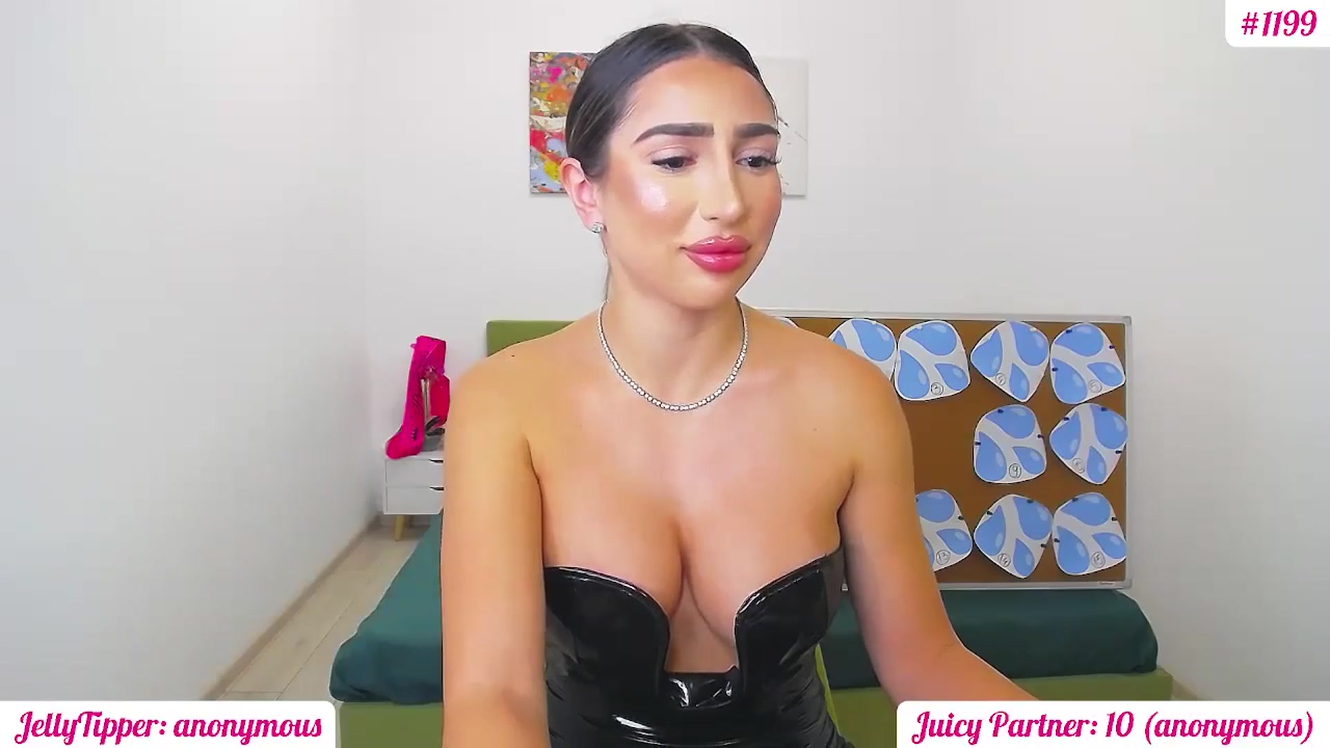 Gallery image thumbnail from JuicyJelly_'s myfreecams stream on, 10/07/2024, 16:10 image 12 of 20