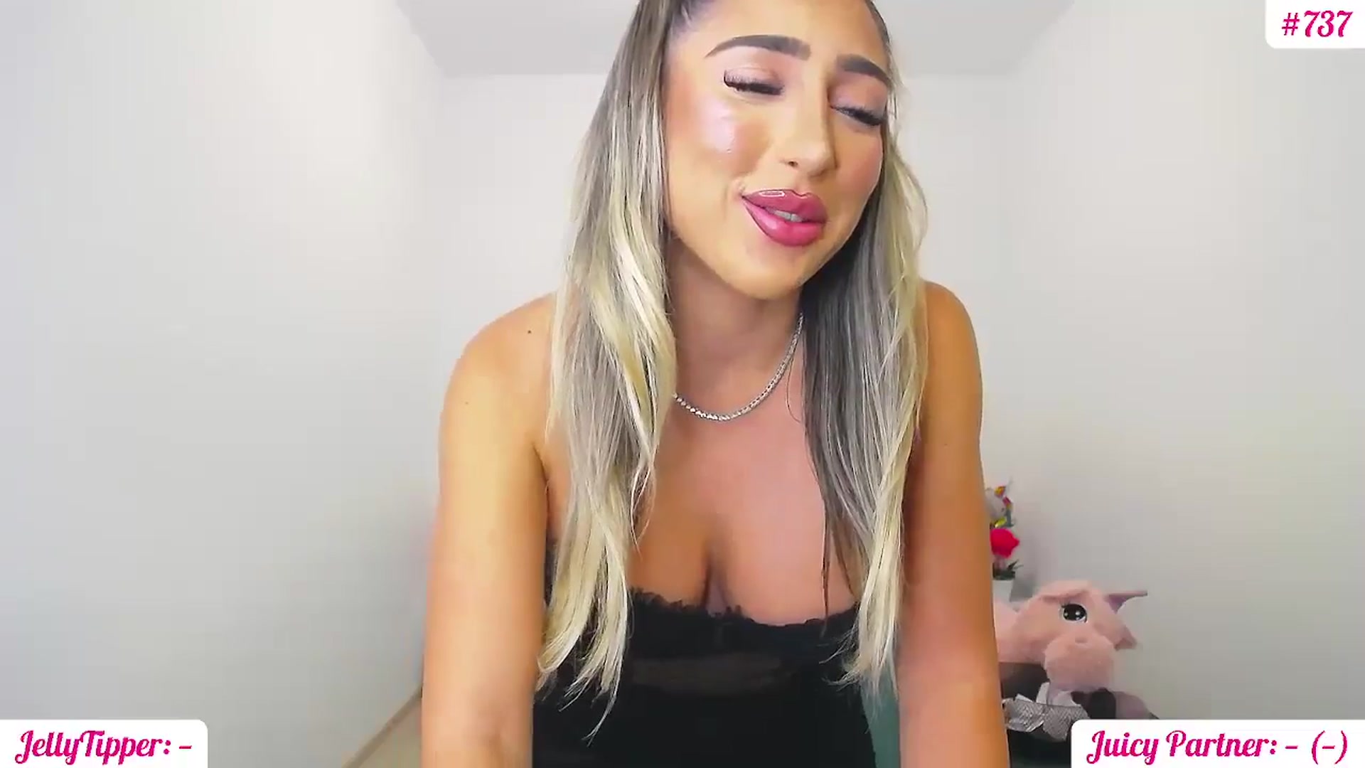 Gallery image thumbnail from JuicyJelly_'s myfreecams stream on, 10/15/2024, 15:21 image 16 of 20
