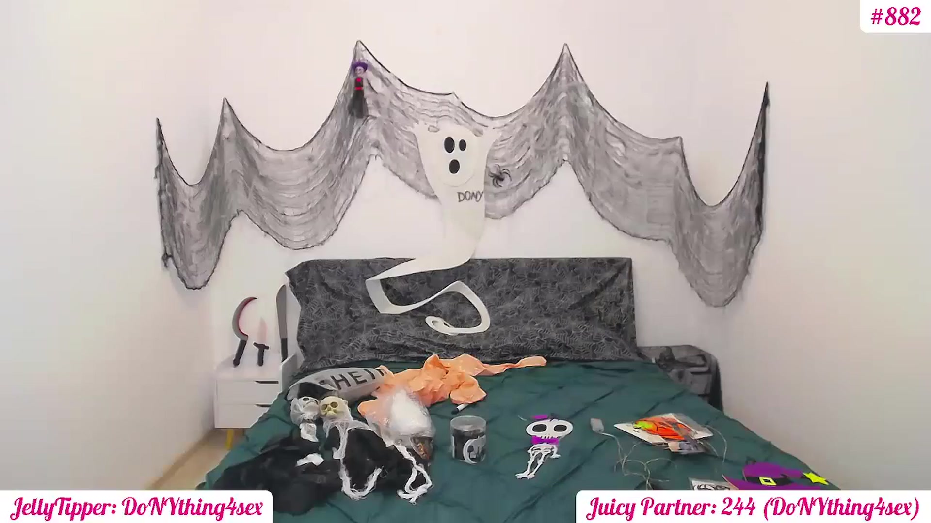 Gallery image thumbnail from JuicyJelly_'s myfreecams stream on, 10/19/2024, 19:37 image 1 of 20