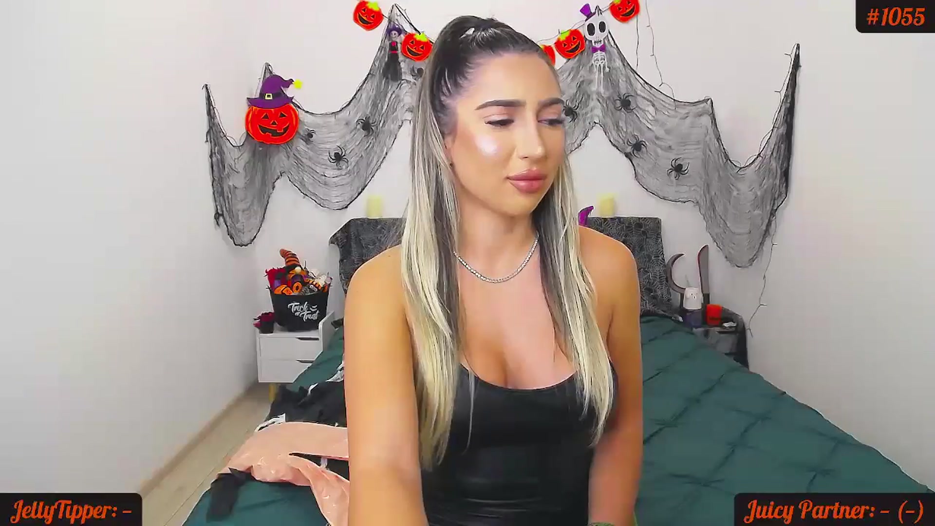 Gallery image thumbnail from JuicyJelly_'s myfreecams stream on, 10/23/2024, 17:23 image 10 of 20