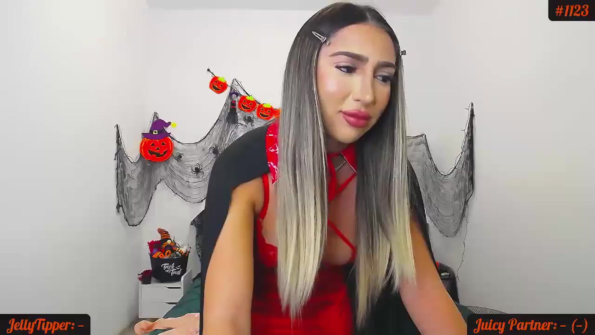 Gallery image thumbnail from JuicyJelly_'s myfreecams stream on, 10/25/2024, 20:05 image 1 of 20