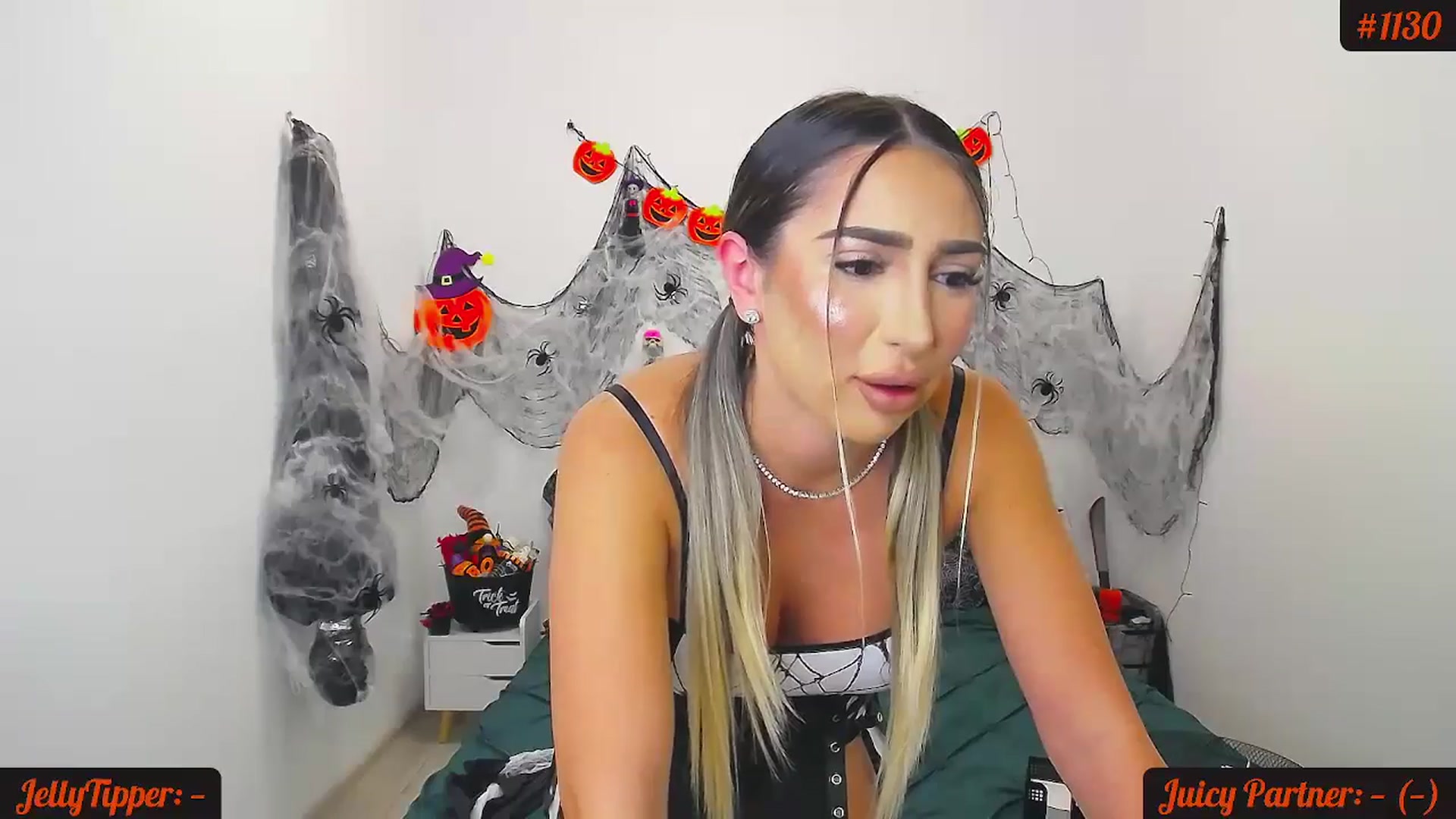 Gallery image thumbnail from JuicyJelly_'s myfreecams stream on, 10/26/2024, 18:10 image 2 of 20