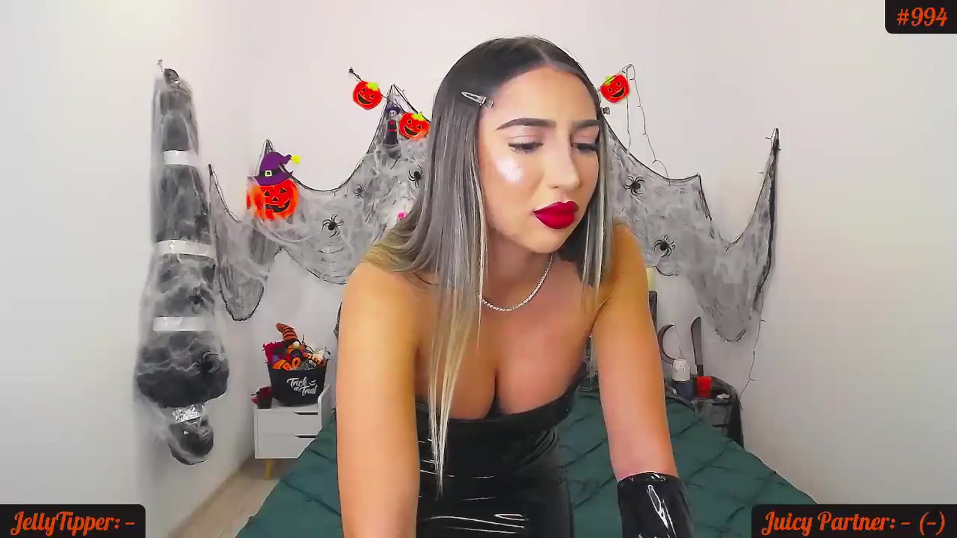 Gallery image thumbnail from JuicyJelly_'s myfreecams stream on, 10/29/2024, 18:10 image 7 of 20