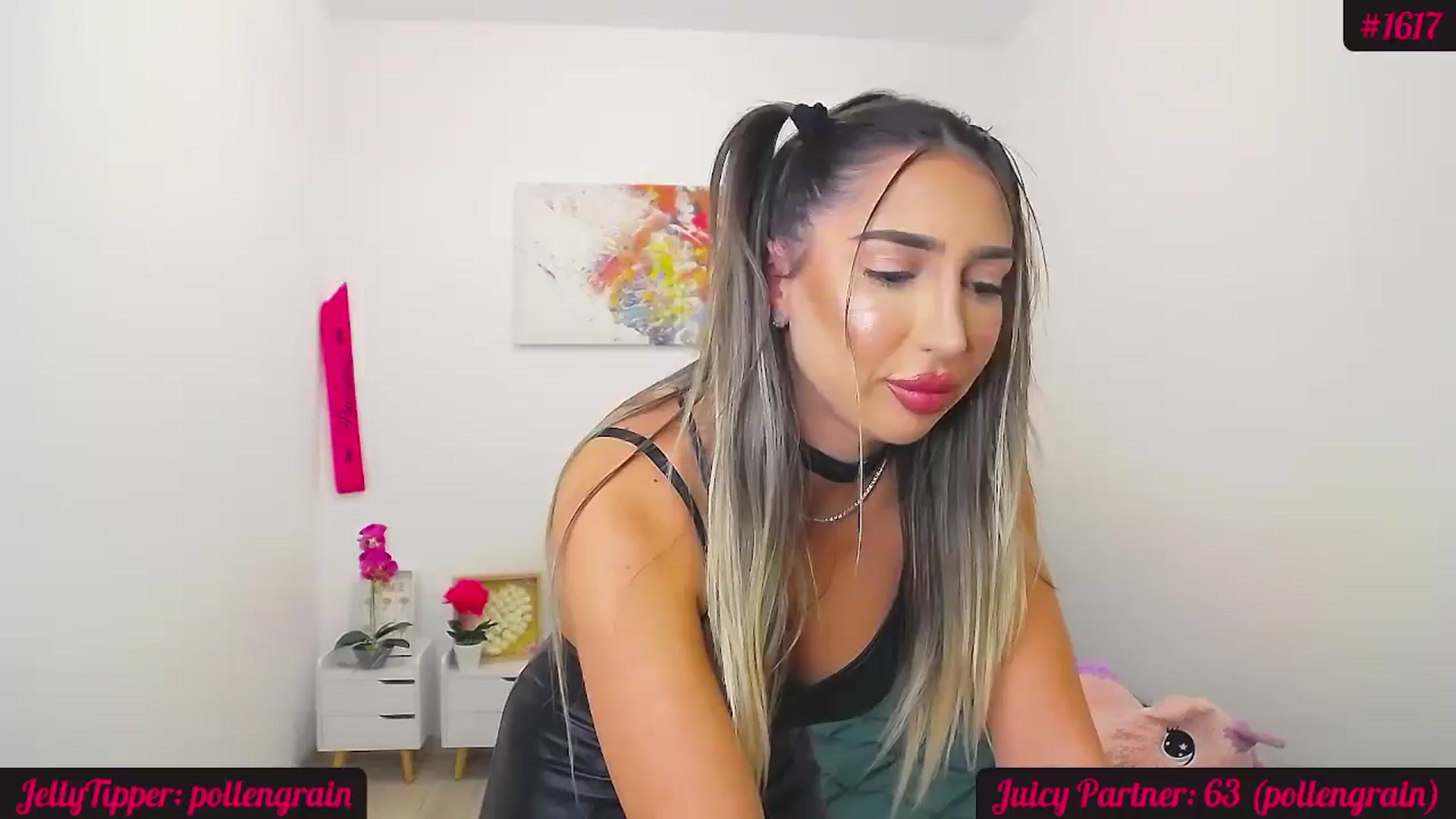 Gallery image thumbnail from JuicyJelly_'s myfreecams stream on, 11/05/2024, 18:37 image 1 of 20