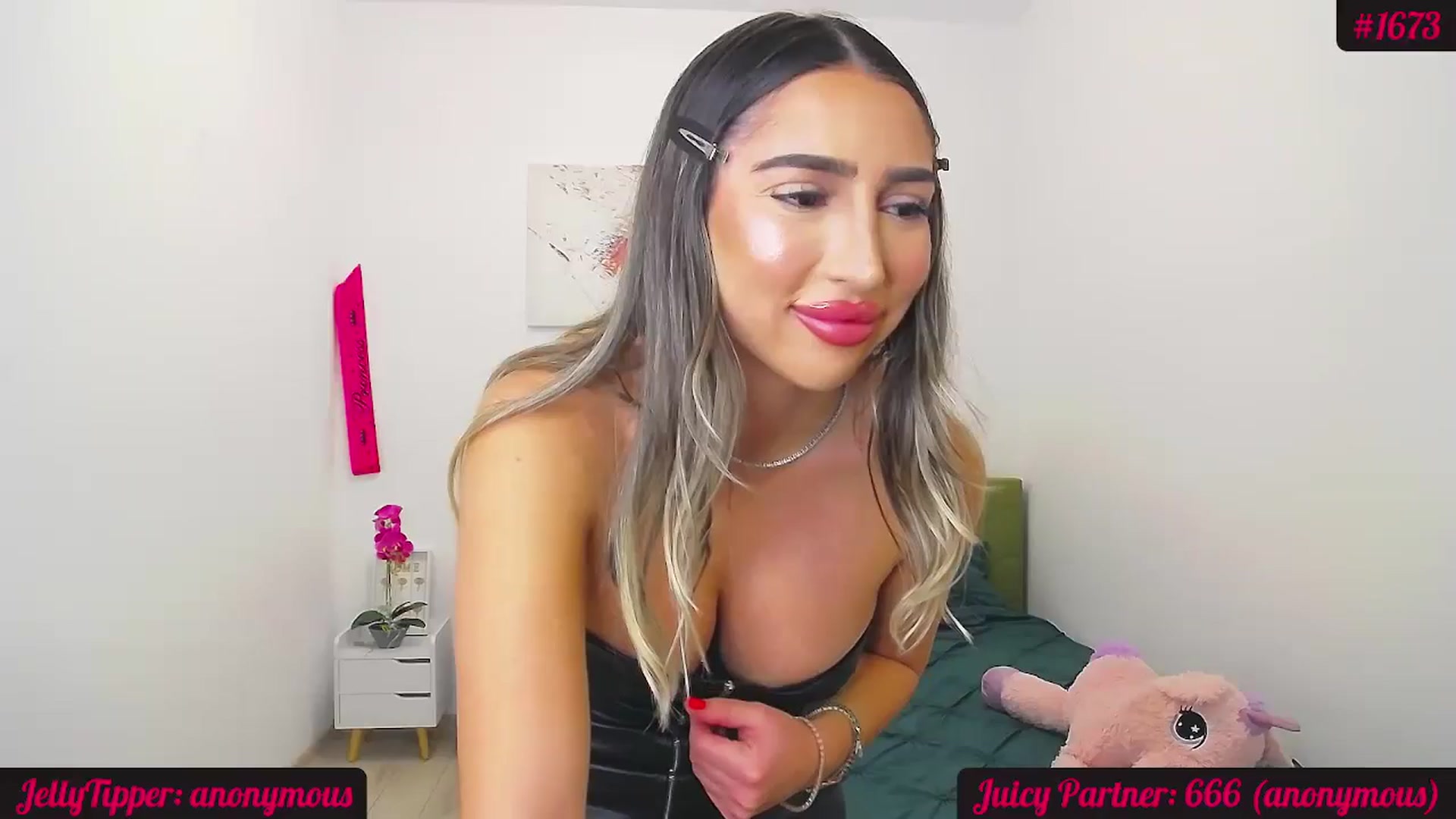 Gallery image thumbnail from JuicyJelly_'s myfreecams stream on, 11/08/2024, 20:24 image 14 of 20