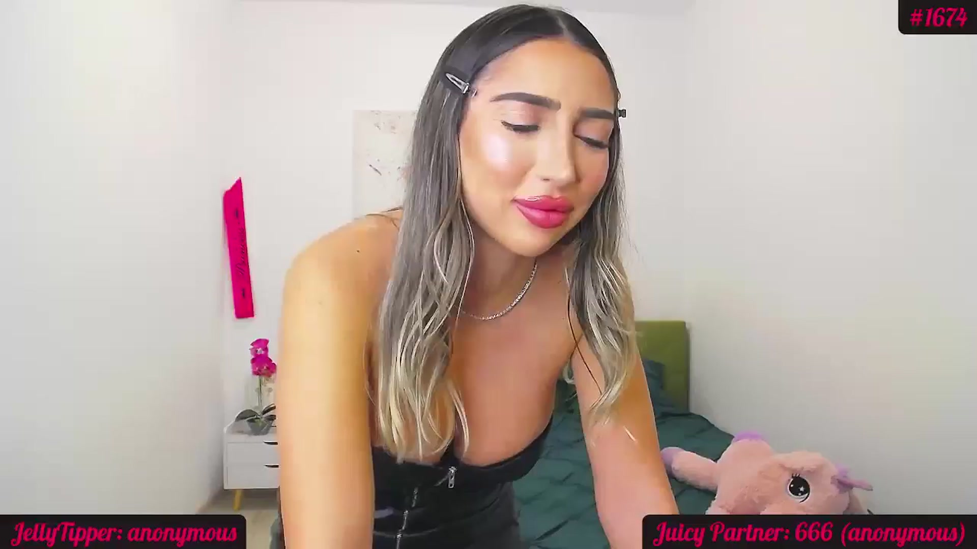 Gallery image thumbnail from JuicyJelly_'s myfreecams stream on, 11/08/2024, 20:24 image 15 of 20