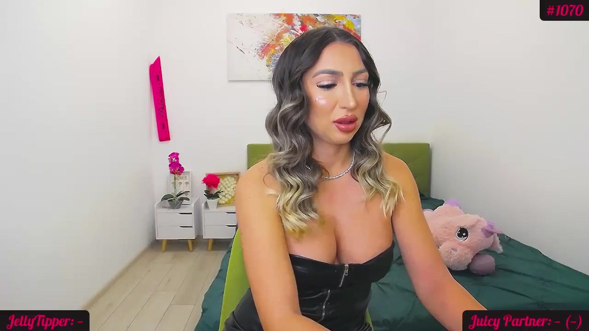 Gallery image thumbnail from JuicyJelly_'s myfreecams stream on, 11/17/2024, 17:59 image 2 of 20