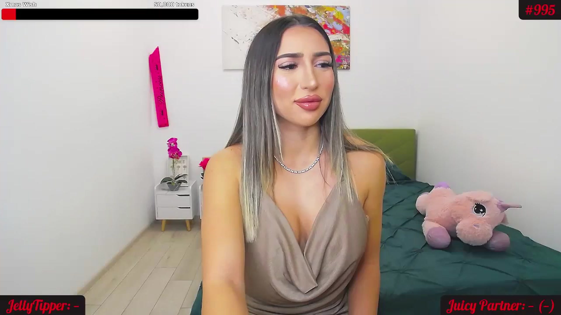 Gallery image thumbnail from JuicyJelly_'s myfreecams stream on, 11/21/2024, 18:22 image 7 of 20