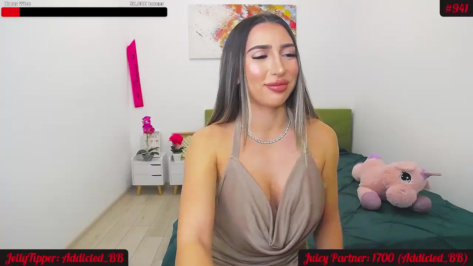 Gallery image thumbnail from JuicyJelly_'s myfreecams stream on, 11/21/2024, 18:22 image 18 of 20