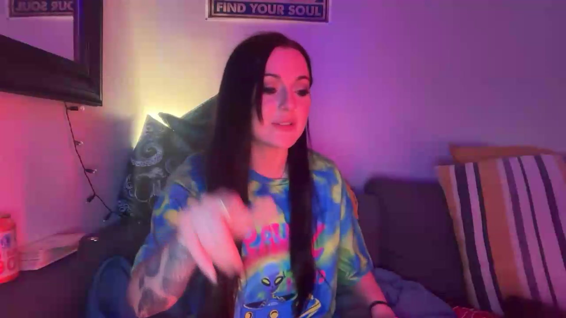 Gallery image thumbnail from JuicyJessica's myfreecams stream on, 05/16/2026, 23:24 image 11 of 20