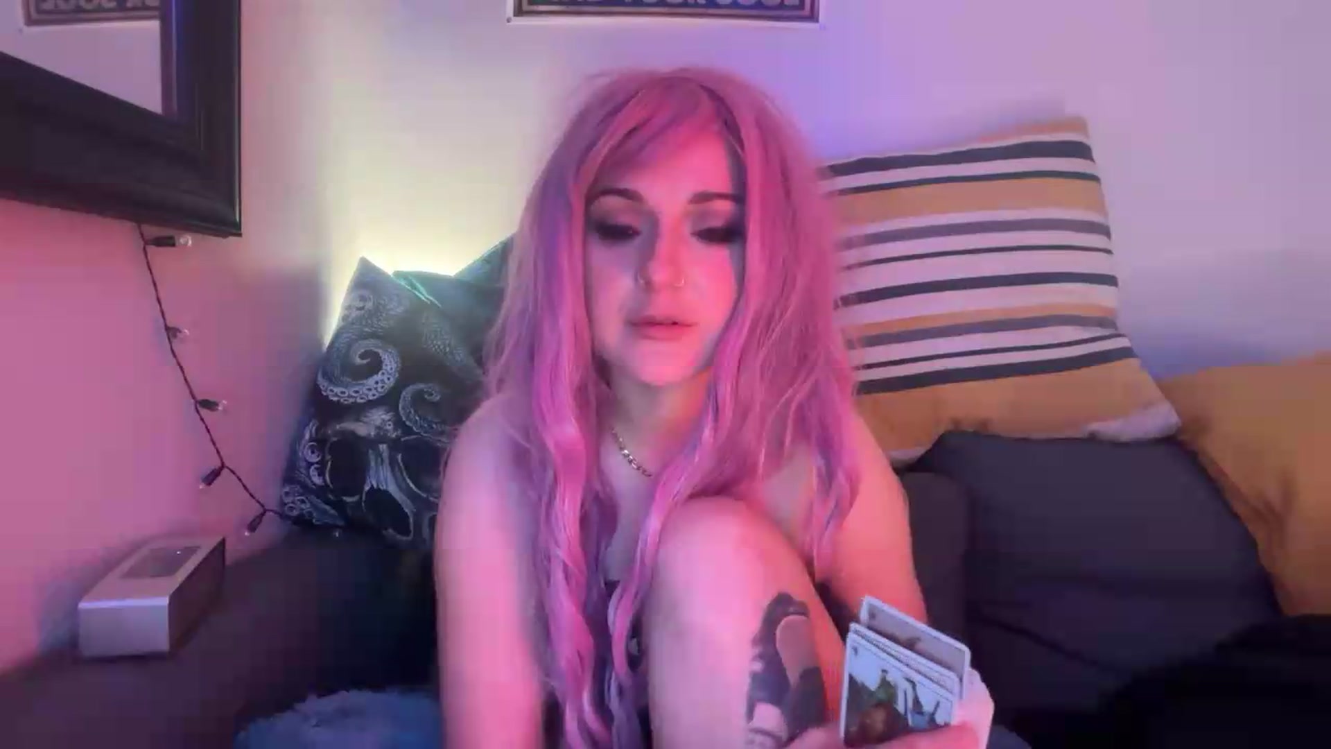 Gallery image thumbnail from JuicyJessica's myfreecams stream on, 05/17/2026, 24:53 image 8 of 20