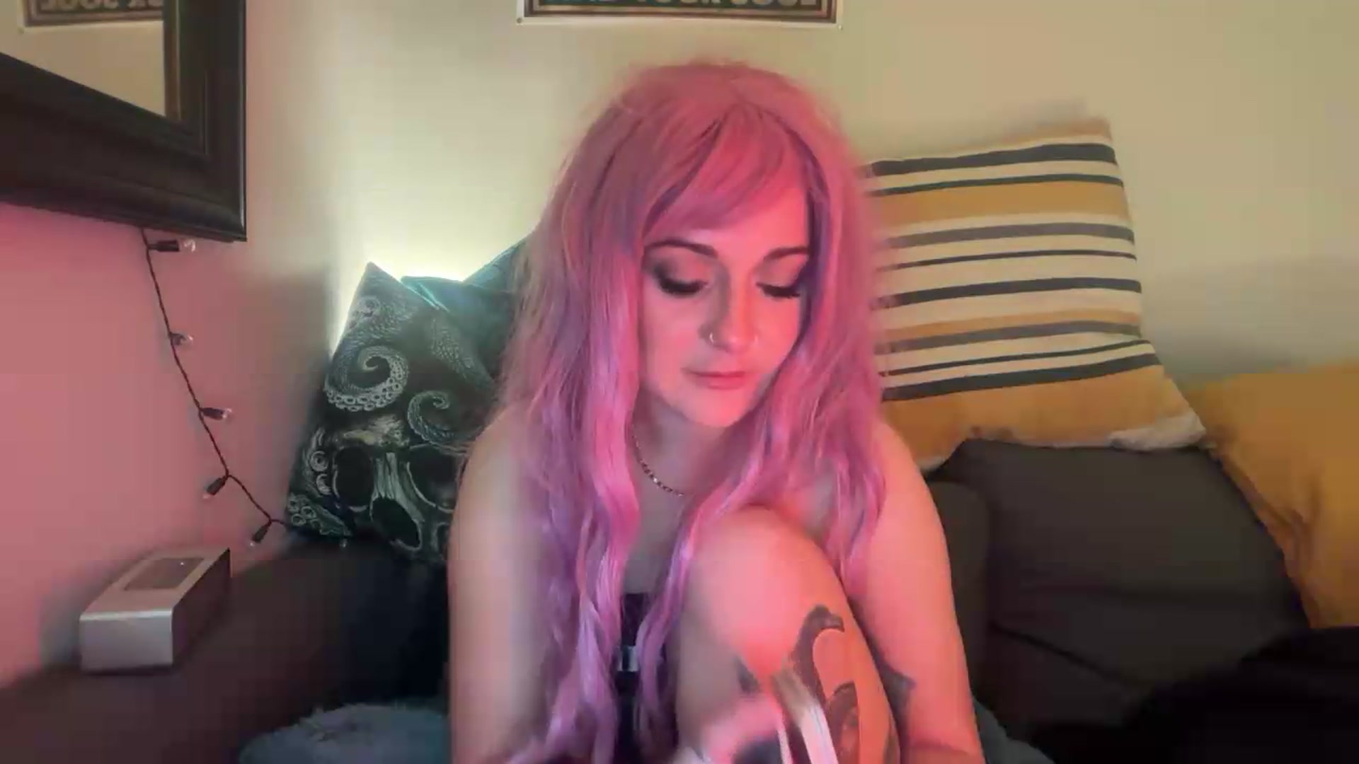 Gallery image thumbnail from JuicyJessica's myfreecams stream on, 05/17/2026, 24:53 image 9 of 20