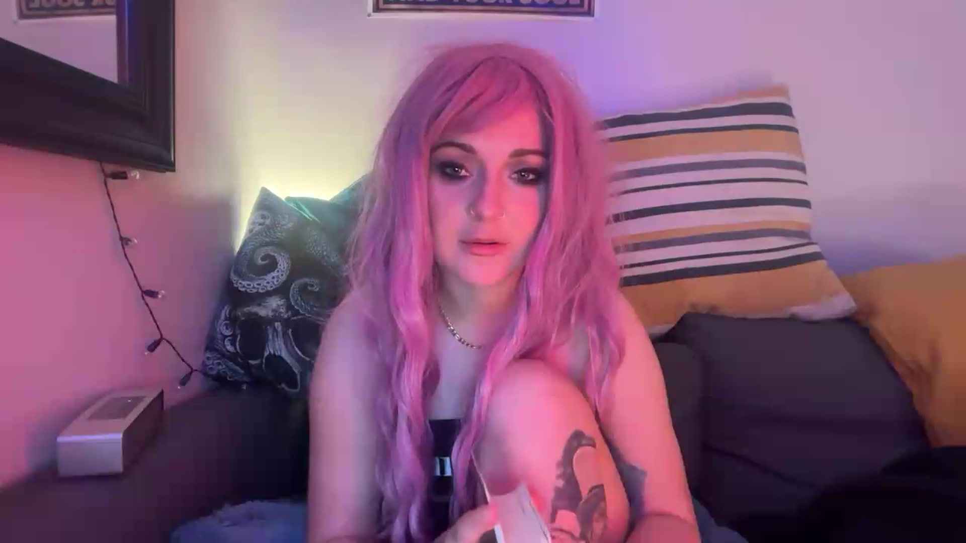 Gallery image thumbnail from JuicyJessica's myfreecams stream on, 05/17/2026, 24:53 image 12 of 20