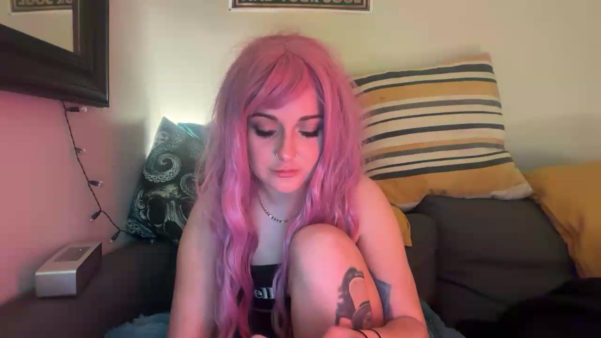 Gallery image thumbnail from JuicyJessica's myfreecams stream on, 05/17/2026, 24:53 image 19 of 20