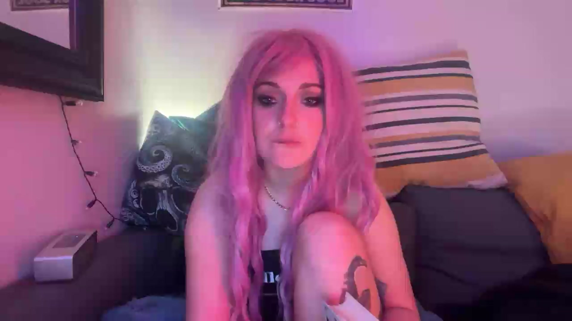 Gallery image thumbnail from JuicyJessica's myfreecams stream on, 05/17/2026, 24:53 image 6 of 20