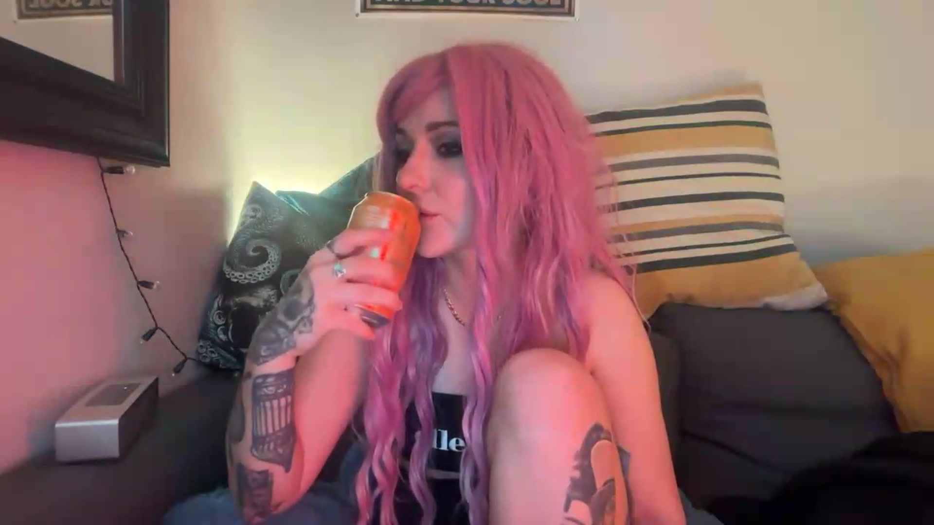 Gallery image thumbnail from JuicyJessica's myfreecams stream on, 05/17/2026, 24:53 image 15 of 20