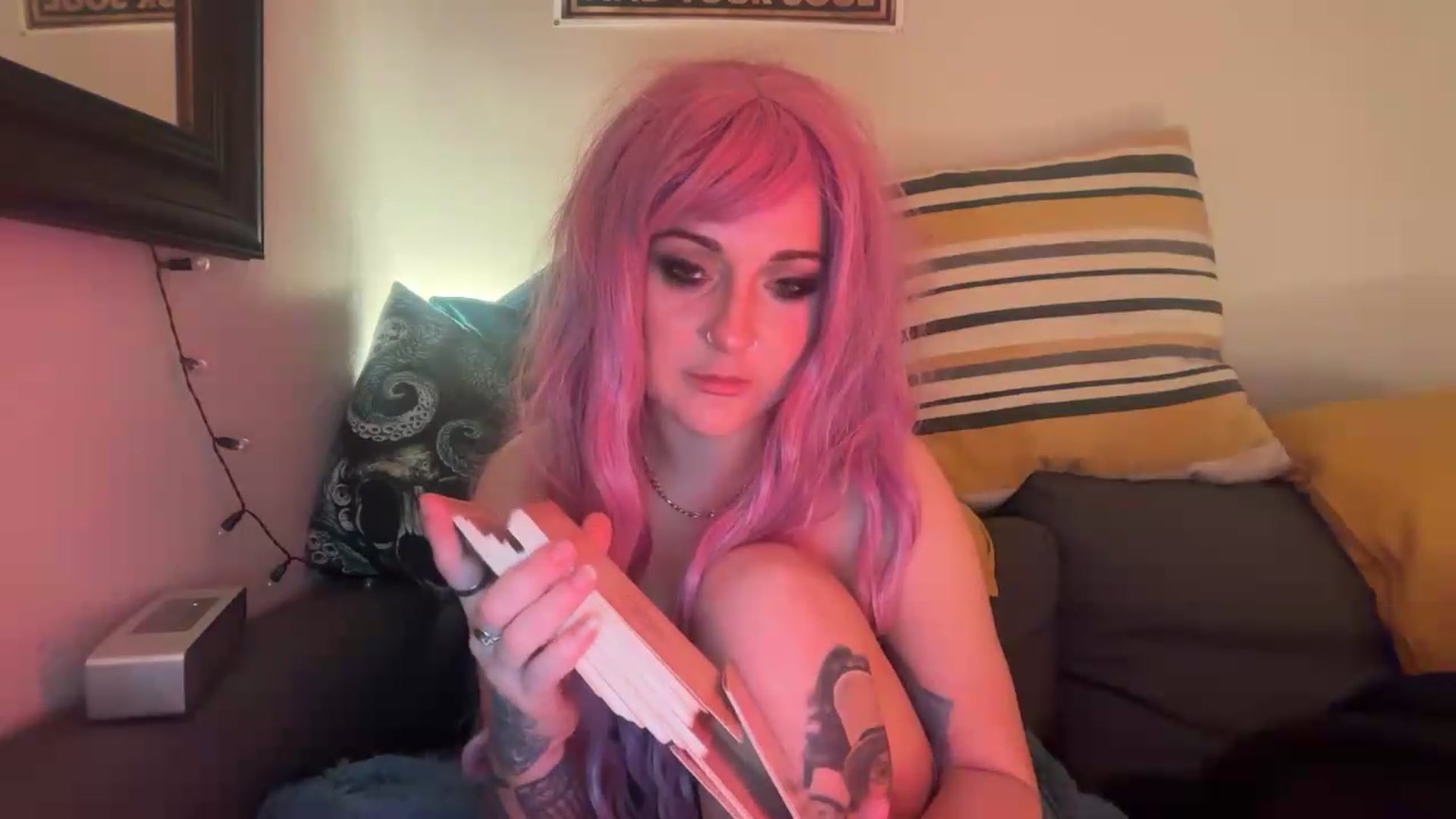 Gallery image thumbnail from JuicyJessica's myfreecams stream on, 05/17/2026, 24:53 image 10 of 20