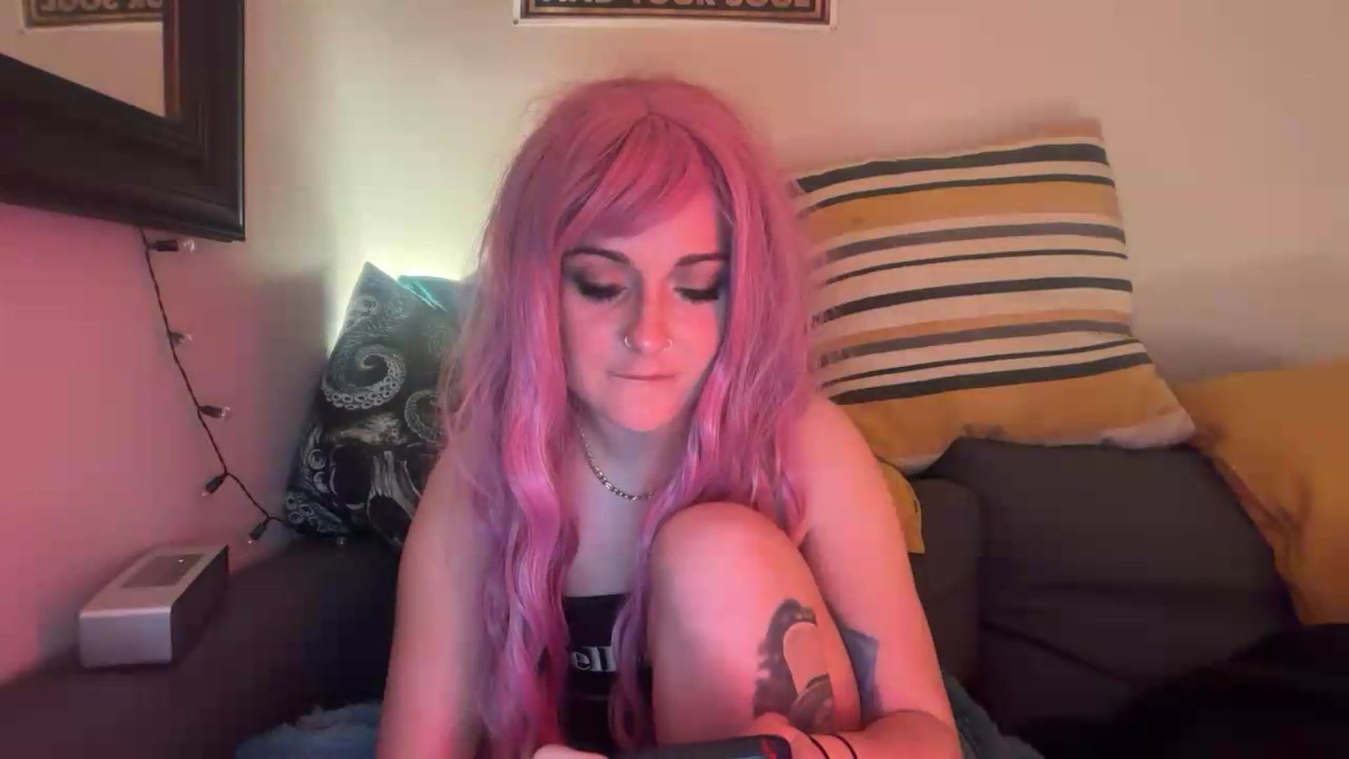 Gallery image thumbnail from JuicyJessica's myfreecams stream on, 05/17/2026, 24:53 image 20 of 20