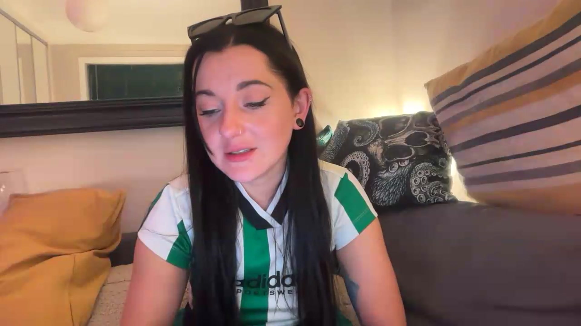 Gallery image thumbnail from JuicyJessica's myfreecams stream on, 05/26/2026, 24:56 image 4 of 20