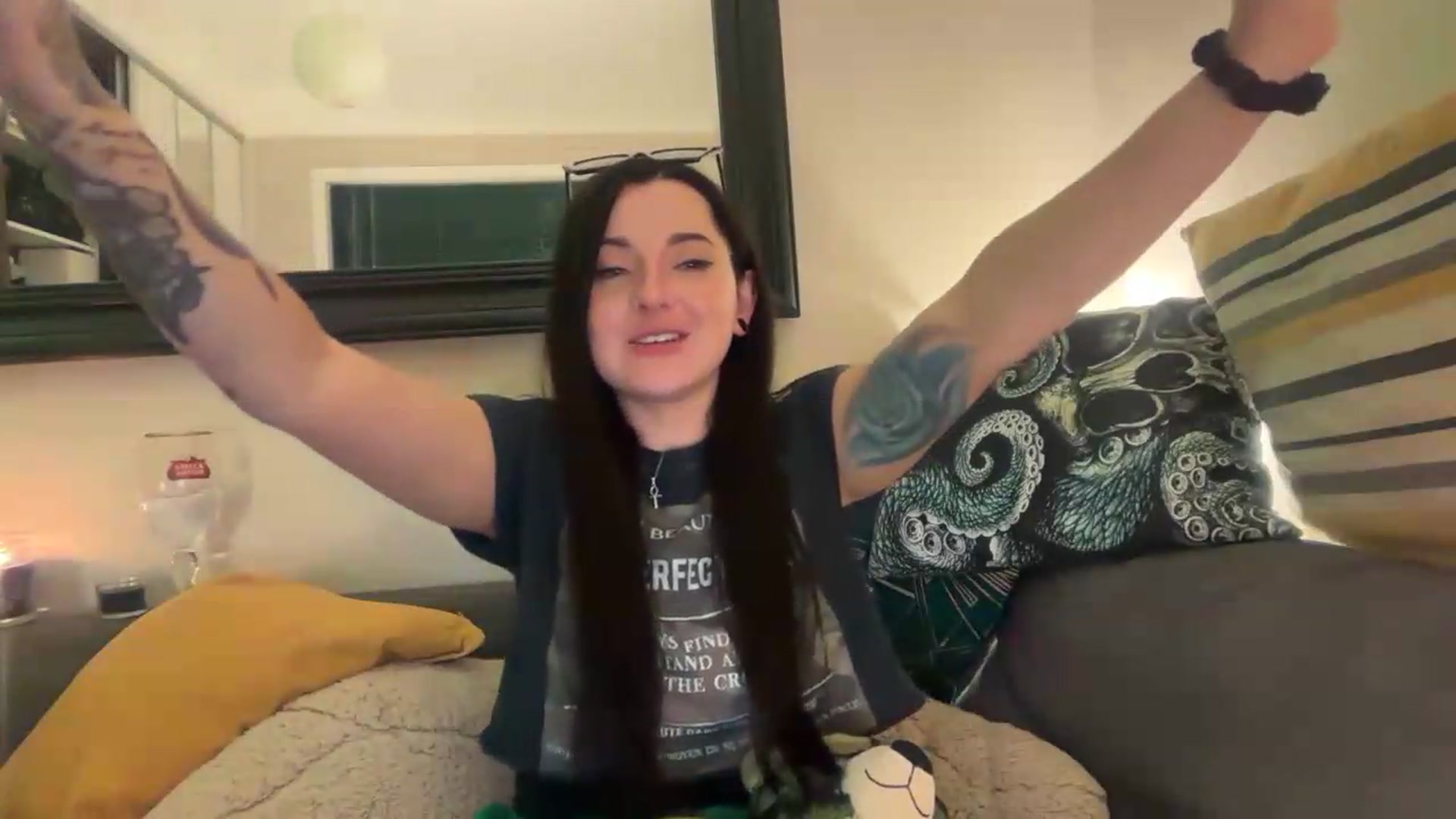 Gallery image thumbnail from JuicyJessica's myfreecams stream on, 05/26/2026, 24:56 image 17 of 20