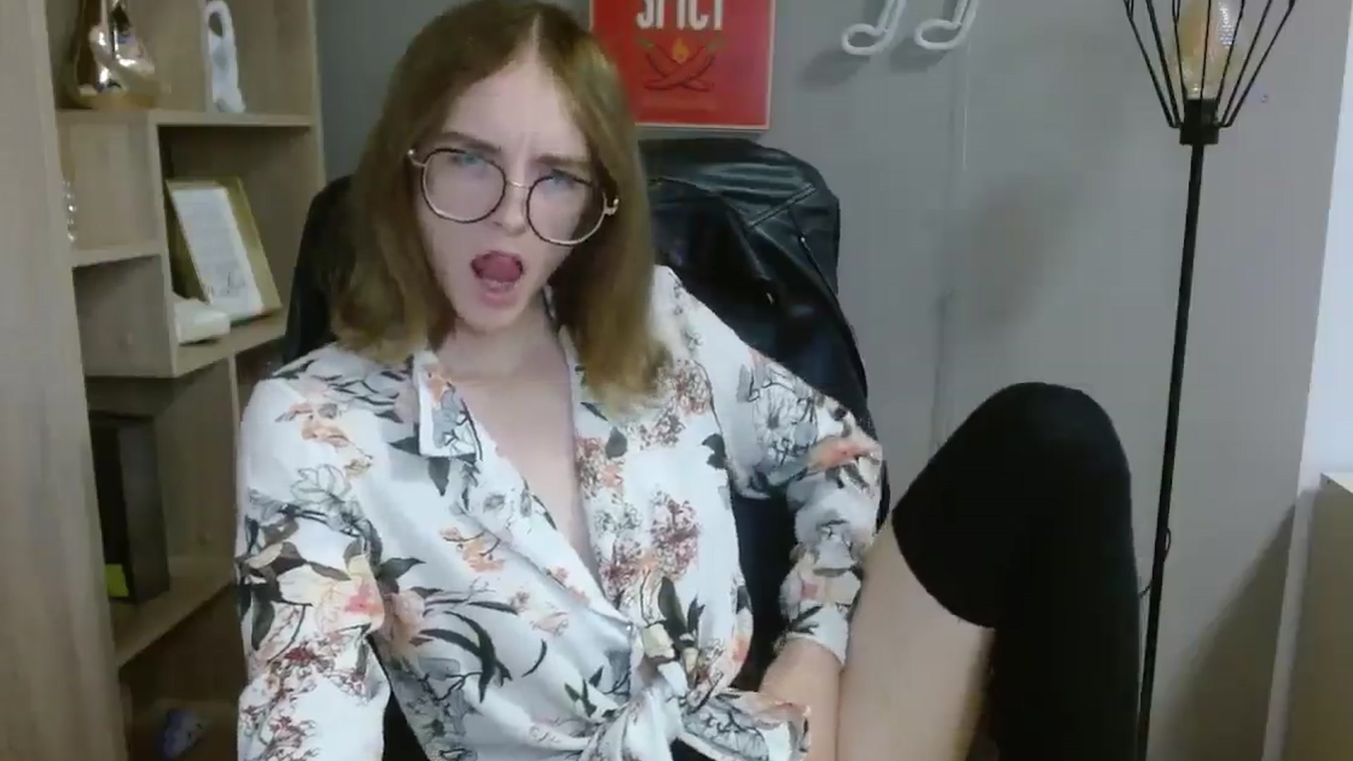Gallery image thumbnail from JuicyPenny69's myfreecams stream on, 07/15/2025, 17:49 image 11 of 20