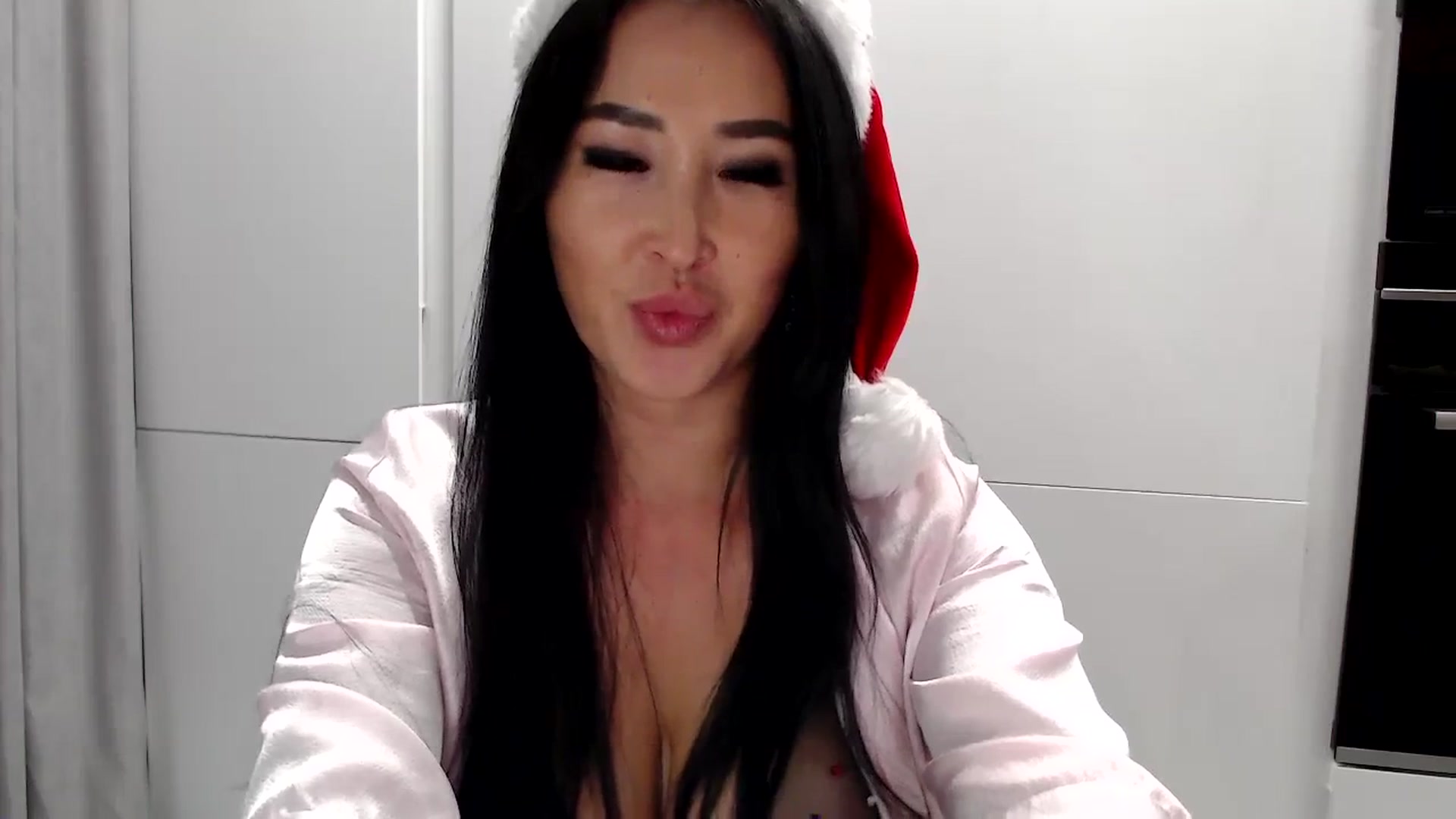 Gallery image thumbnail from JuicyXmas's myfreecams stream on, 12/23/2023, 20:28 image 18 of 20