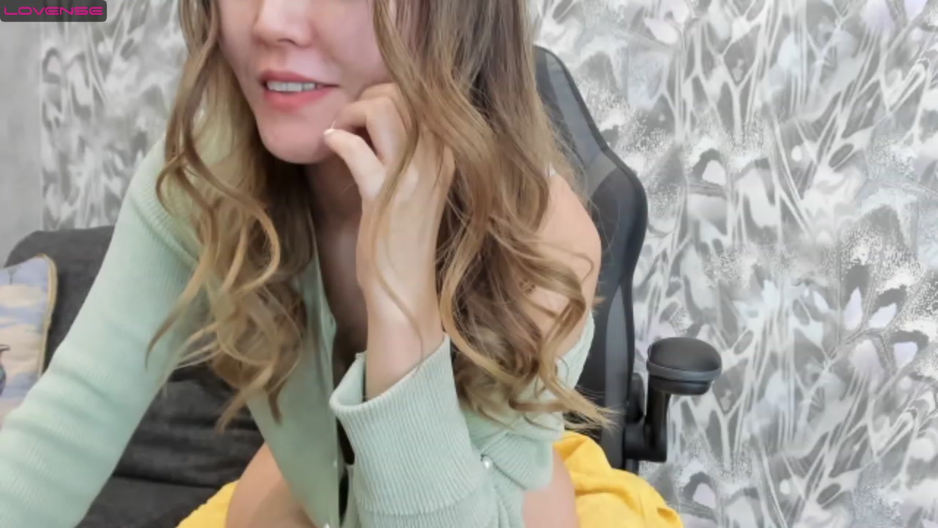 Gallery image thumbnail from Juicy_Cherry6's myfreecams stream on, 12/04/2022, 02:14 image 5 of 20