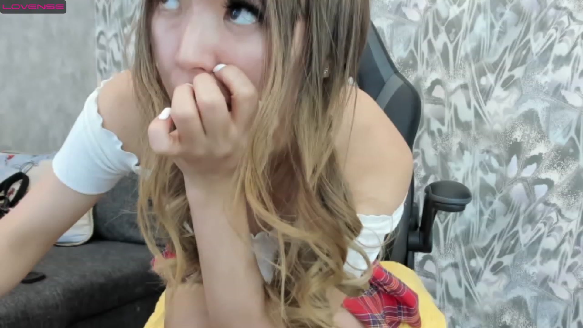 Gallery image thumbnail from Juicy_Cherry6's myfreecams stream on, 12/06/2022, 04:26 image 14 of 20