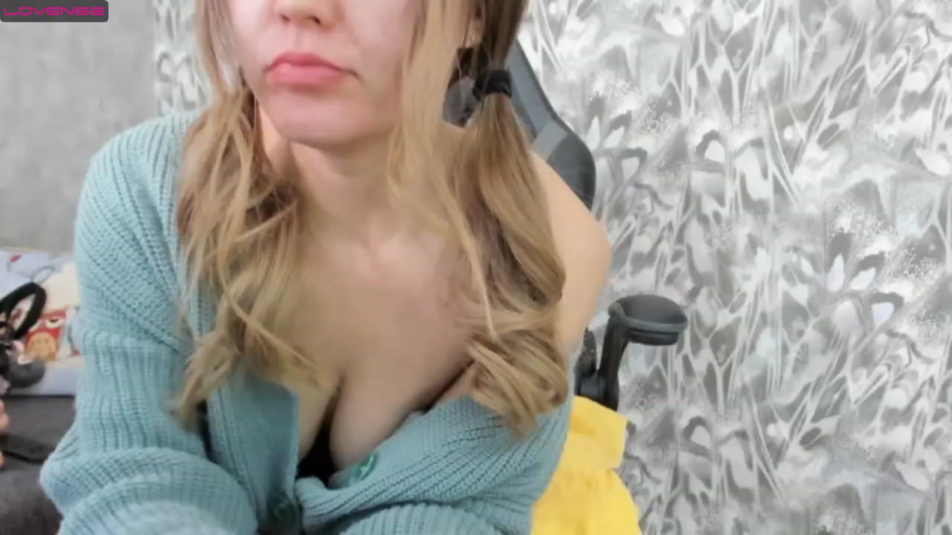 Gallery image thumbnail from Juicy_Cherry6's myfreecams stream on, 12/06/2022, 05:45 image 10 of 20