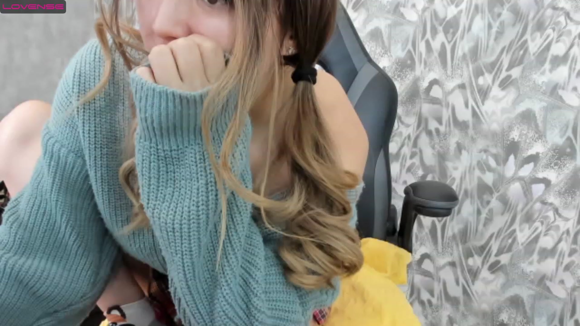 Gallery image thumbnail from Juicy_Cherry6's myfreecams stream on, 12/06/2022, 05:45 image 3 of 20
