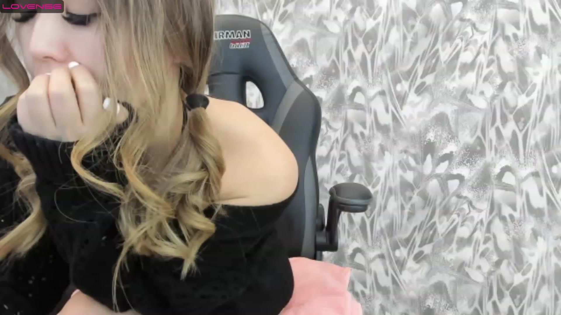 Gallery image thumbnail from Juicy_Cherry6's myfreecams stream on, 12/10/2022, 04:00 image 7 of 20