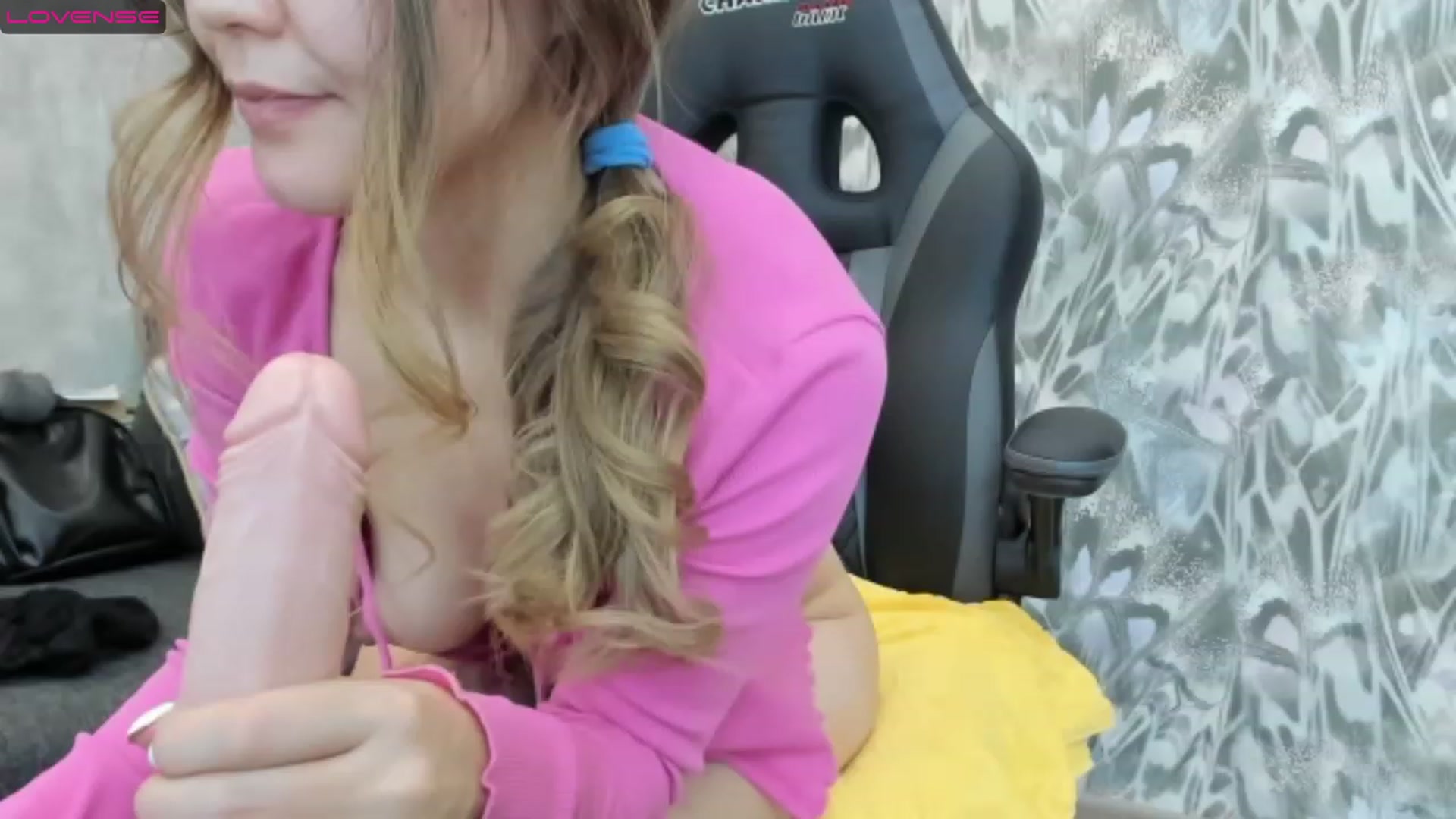 Gallery image thumbnail from Juicy_Cherry6's myfreecams stream on, 12/21/2022, 03:25 image 5 of 20