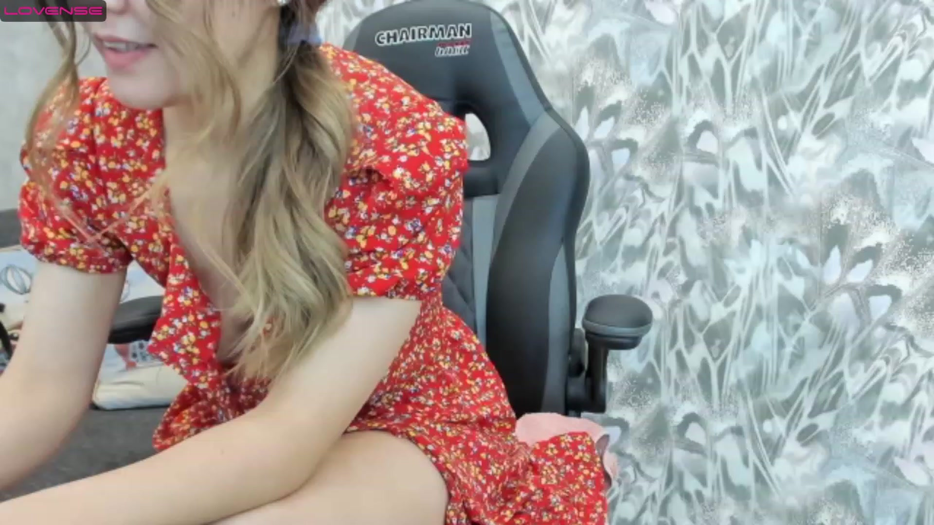 Gallery image thumbnail from Juicy_Cherry6's myfreecams stream on, 12/24/2022, 02:53 image 17 of 20