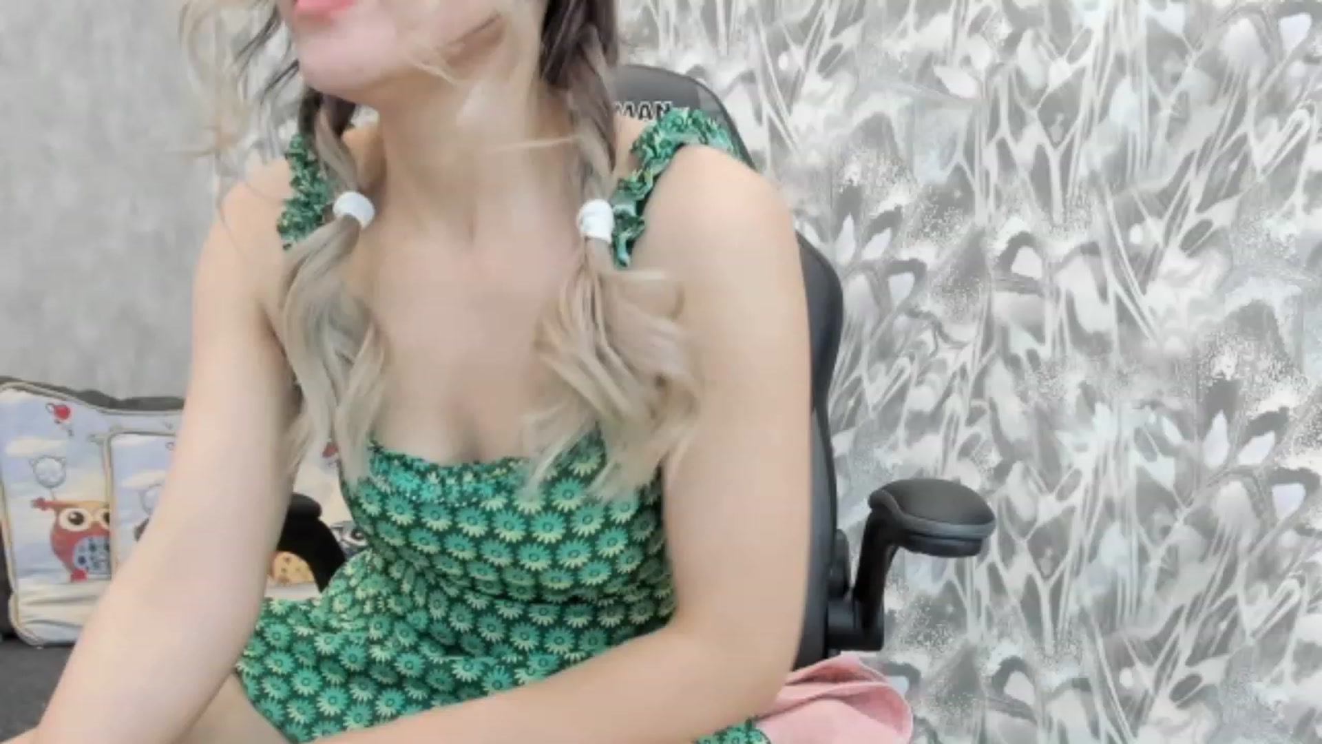 Gallery image thumbnail from Juicy_Cherry6's myfreecams stream on, 01/02/2023, 03:17 image 20 of 20