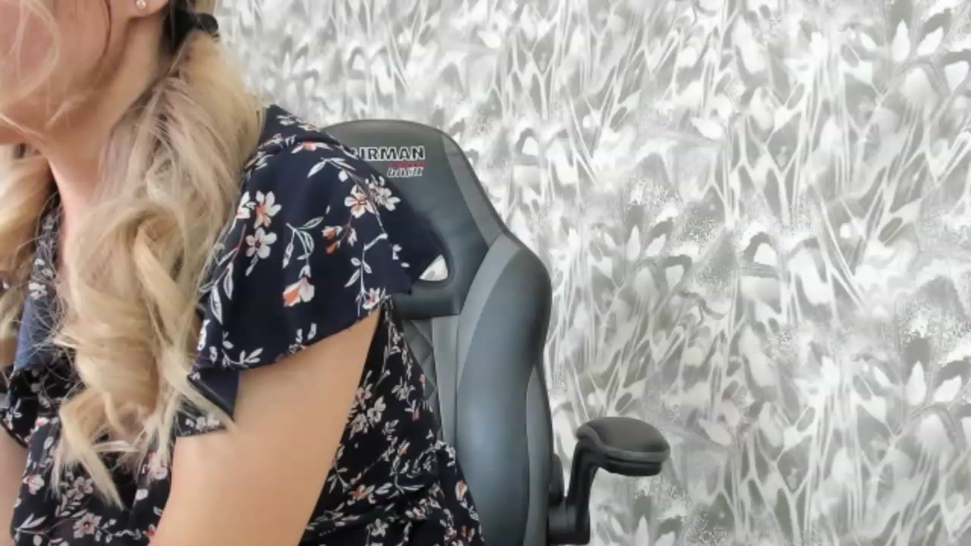 Gallery image thumbnail from Juicy_Cherry6's myfreecams stream on, 01/08/2023, 05:44 image 13 of 20