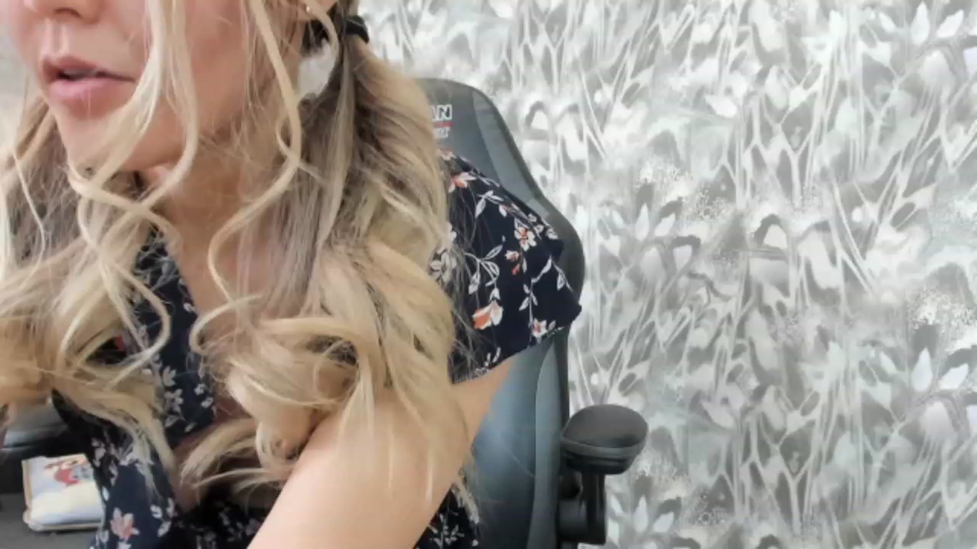 Gallery image thumbnail from Juicy_Cherry6's myfreecams stream on, 01/08/2023, 06:38 image 15 of 20