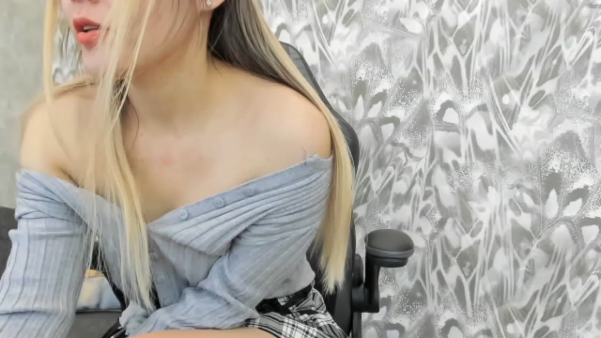 Gallery image thumbnail from Juicy_Cherry6's myfreecams stream on, 01/20/2023, 05:32 image 9 of 20