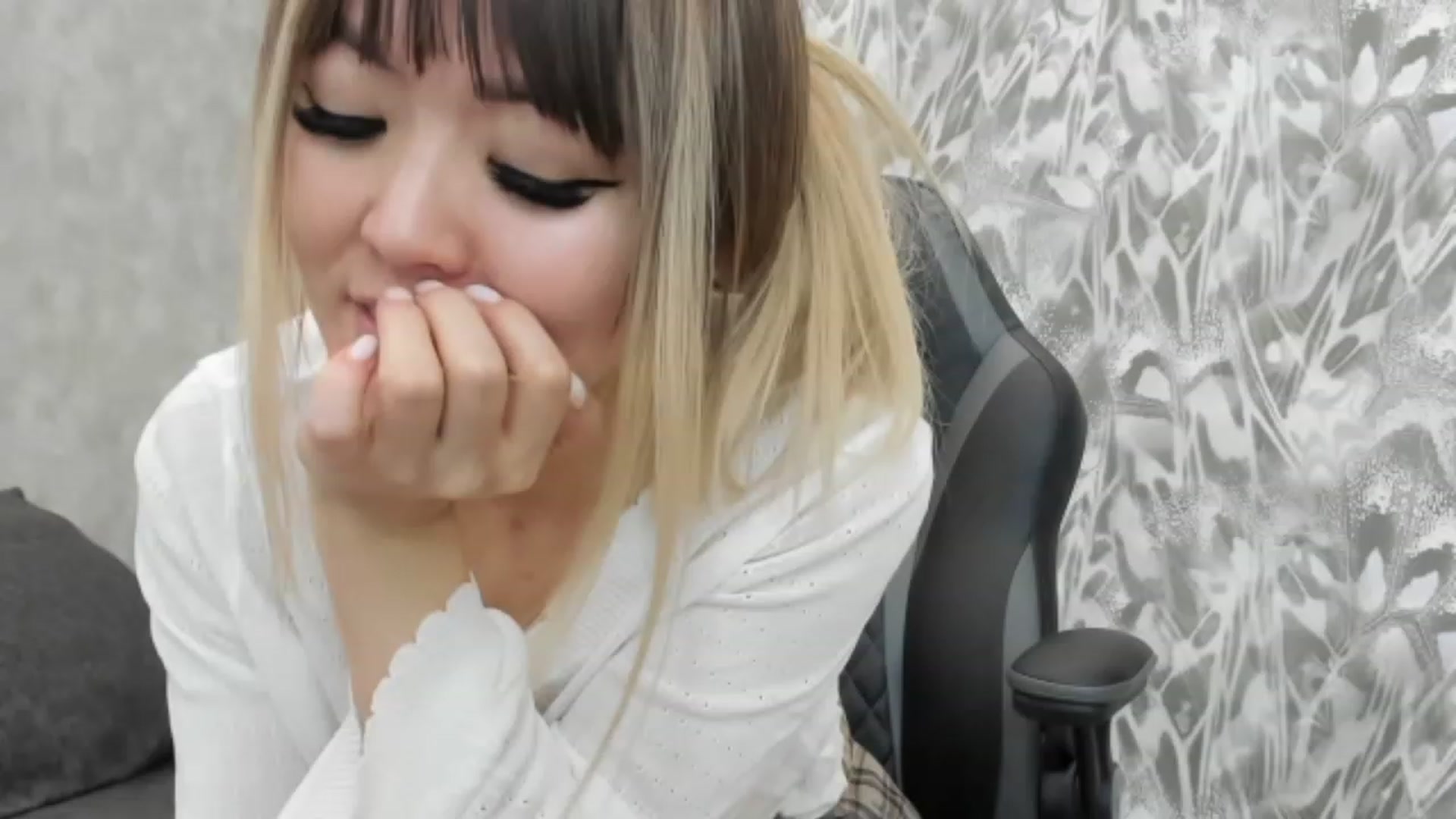 Gallery image thumbnail from Juicy_Cherry6's myfreecams stream on, 03/09/2023, 03:11 image 3 of 20