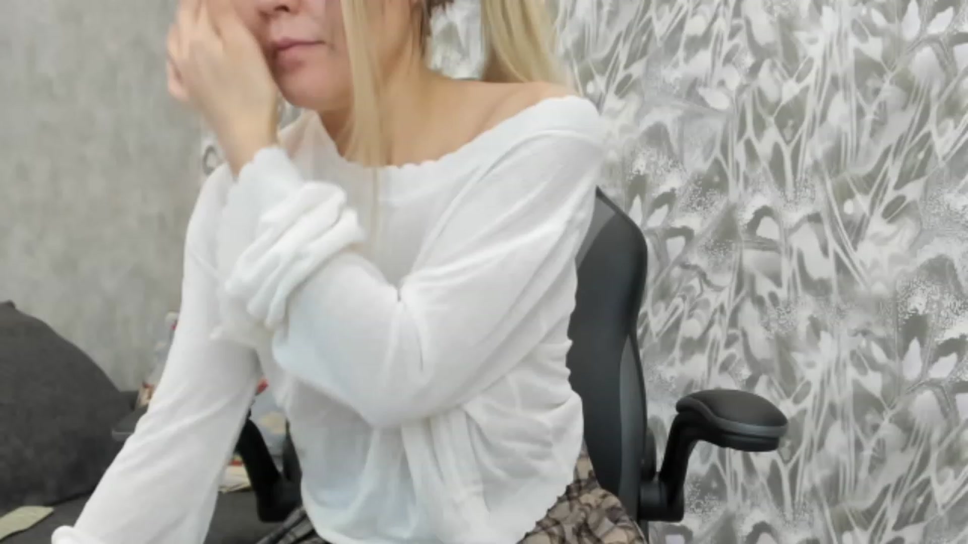 Gallery image thumbnail from Juicy_Cherry6's myfreecams stream on, 03/09/2023, 03:11 image 8 of 20