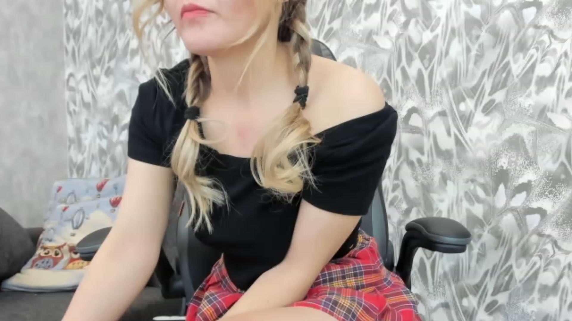 Gallery image thumbnail from Juicy_Cherry6's myfreecams stream on, 03/29/2023, 03:11 image 13 of 20