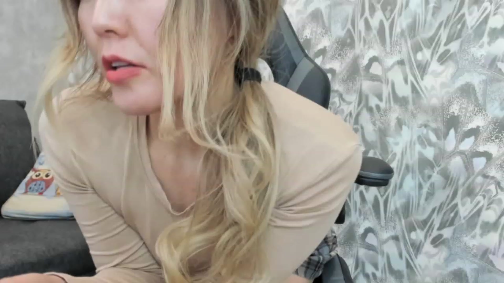 Gallery image thumbnail from Juicy_Cherry6's myfreecams stream on, 03/30/2023, 06:23 image 20 of 20